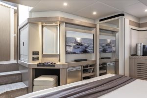 50 FLY Interni 10 1 50 FLY