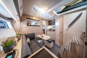 SR36 34 bavaria mb srline sr36 interior zweispalter pantry rechts 1 SR36